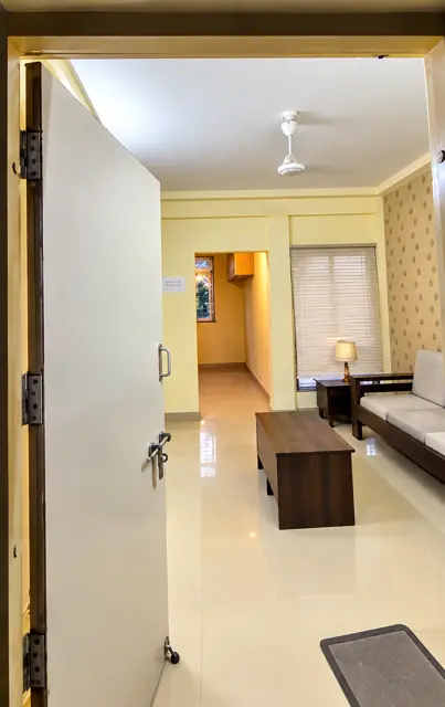 Narela G2-G6 DDA LIG flat ka main darwaza aur living room